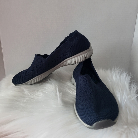 Skechers Women Breathable Slip-On Shoes, Size 9 - Picture 2 of 7